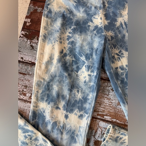 Blue and Cream Tie-Dye Leggings - Picture 3 of 5